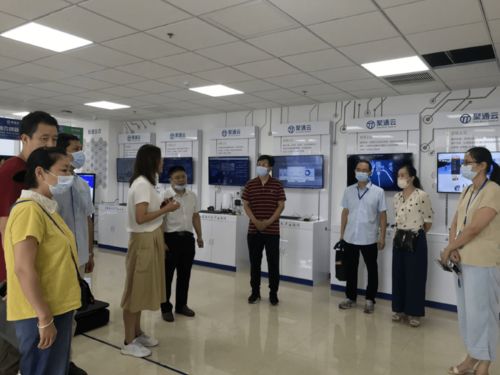 信息與傳媒系專(zhuān)業(yè)教師赴開(kāi)發(fā)區(qū)企業(yè)走訪(fǎng)學(xué)習(xí)